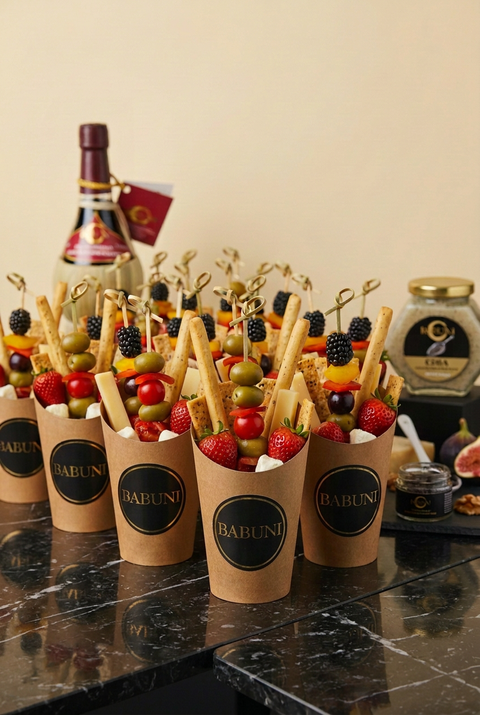 BABUNI cups with one breadstick per cup and no side plates